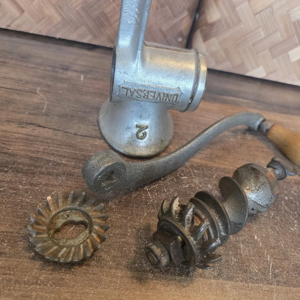 Vintage Cast Iron Universal Food Grinder #2‎ Meat Grinder Table Top Made in USA